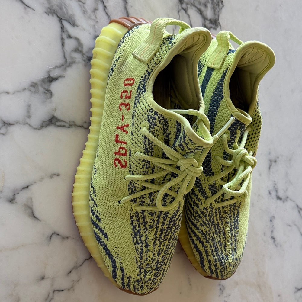 Adidas Yeezy Boost 350 V2 in semi frozen yellow - Picture 6 of 6